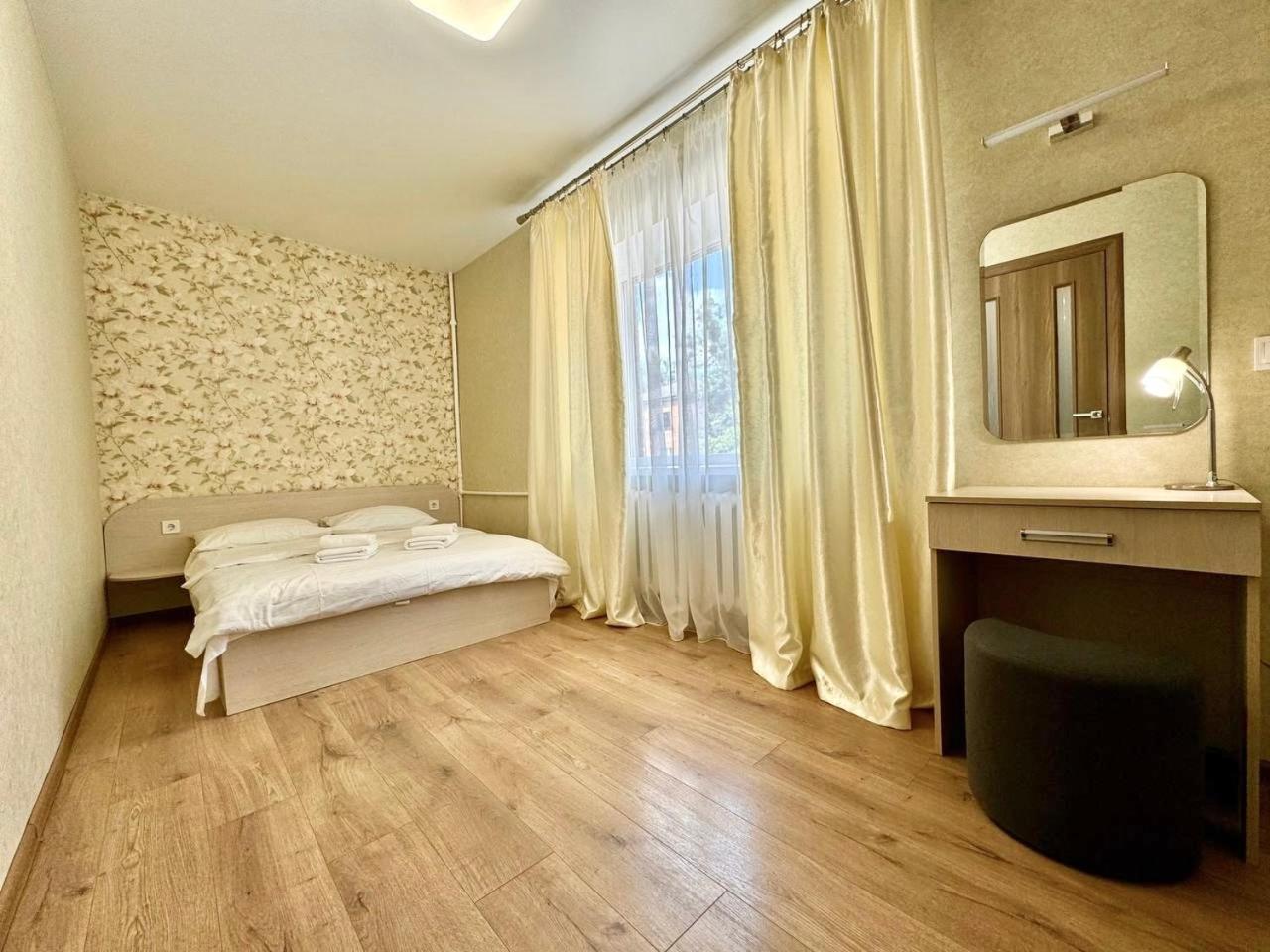 Apartpoltava Витончені Апартаменти Біля Лялькового Театру, Звітна Документація Для Відрядження, Банківський Чек Buitenkant foto